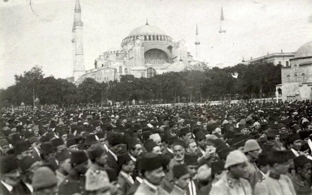 İzmir'in İşgali (15 Mayıs 1919) ve Amiral Bristol Raporu 4 İzmir'in Yunanlılar Tarafından İşgalini Protesto Mitingi, Sultanahmet