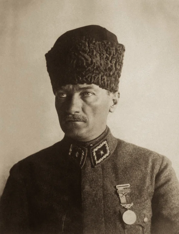 Toplumsal Alanda Yapılan İnkılaplar 2 Türk kalpağı ile Atatürk