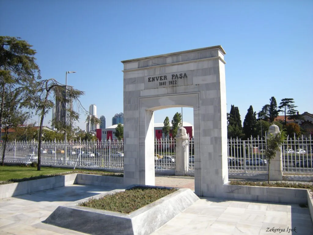 Sovyet Sosyalist Cumhuriyetler Birliği'nin (SSCB) Kurulması 3 Enver Paşa'nın mezarı