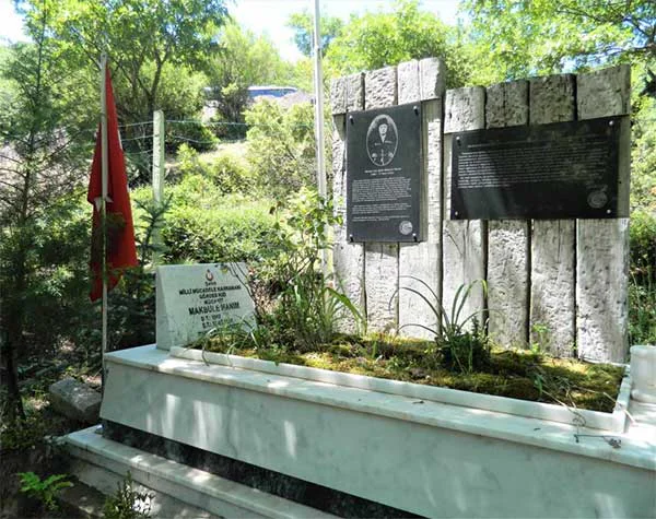 Gördesli Makbule Mezarı