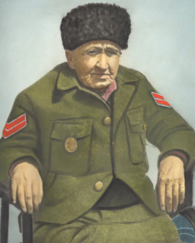 Halime Çavuş, Atatürk'ün verdiği hediye olan çavuş kıyafetiyle