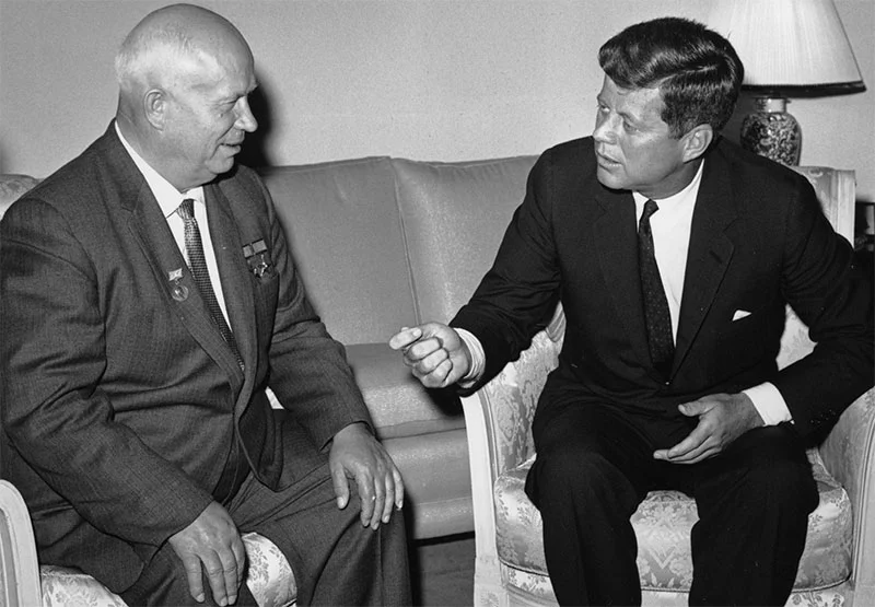 Kennedy ve Kruşçev Görüşmesi 