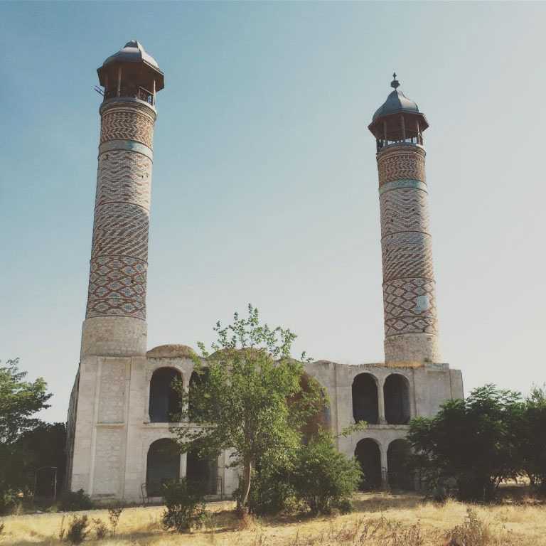 şuşa'da harap edilen bir camii