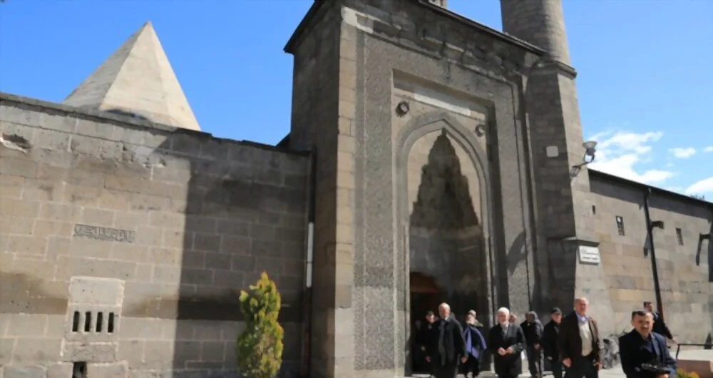 Hunat Hatun Camii