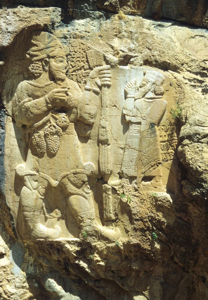Hititler (MÖ 1700-MÖ 700) 5 İvriz Kabartması, Konya Ereğli: Geç Hitit dönemi kaya kabartması